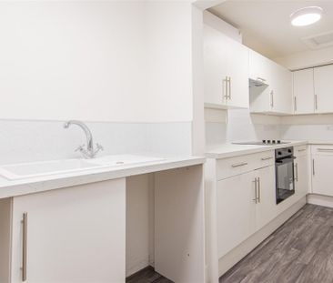 1 bed Room To Let - Photo 3
