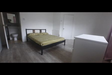Room in a Shared House, Barclay Road, E13 - Photo 4