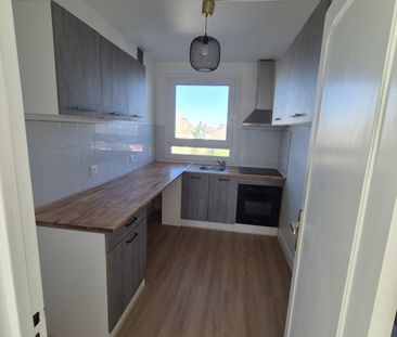 Location Appartement 4 pièces 64m² ST MAUR DES FOSSES 94100 - Photo 4