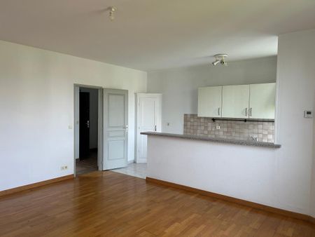 Location Appartement 5 pièces 109m² MONT DE MARSAN 40000 - Photo 2