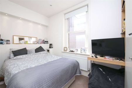 A large four double bedroom apartment situated in a perfect Islington location on Upper Street. - Photo 5