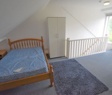 7 Bed Semi-Detached House, Wokingham Road, RG6 - Photo 6