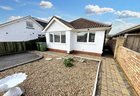 2 bedroom detached bungalow to rent - Photo 2