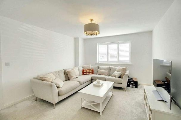 Redwing Gardens, Finberry, TN25 - Photo 1