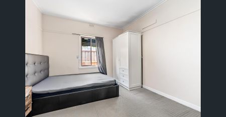 Light and bright close to freeway and shops - Photo 3