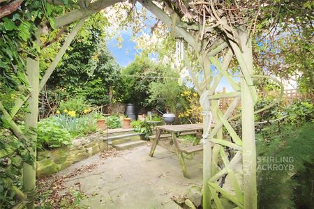 Guildford Park Road, Guildford, GU2 7NA - Photo 3