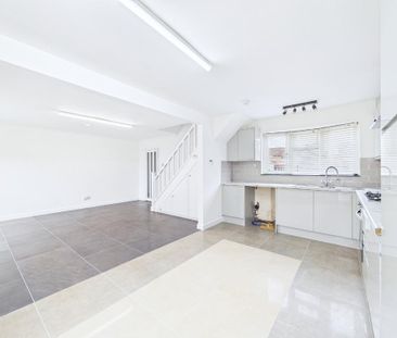 3 bedroom semi-detached house to rent - Photo 6