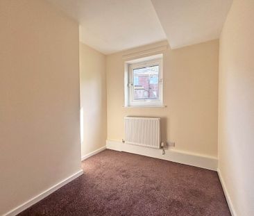 Burnsall Grove, Oldham - Photo 2