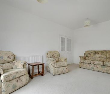 2 bedroom semi-detached bungalow to rent - Photo 3