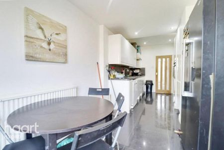 3 bedroom terraced house to rent - Photo 2