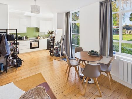 Churchfield Road, Chalfont St. Peter, Gerrards Cross,SL9 - Photo 2