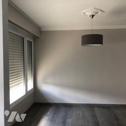 A LOUER REZE Mahaudière Appt T4 - 71 M2 - 3ème étage sans ascenseur - parking extérieur - Photo 1