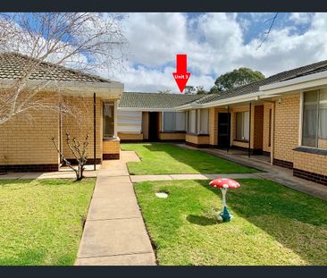 Spacious Unit in Perfect Location! - Photo 1