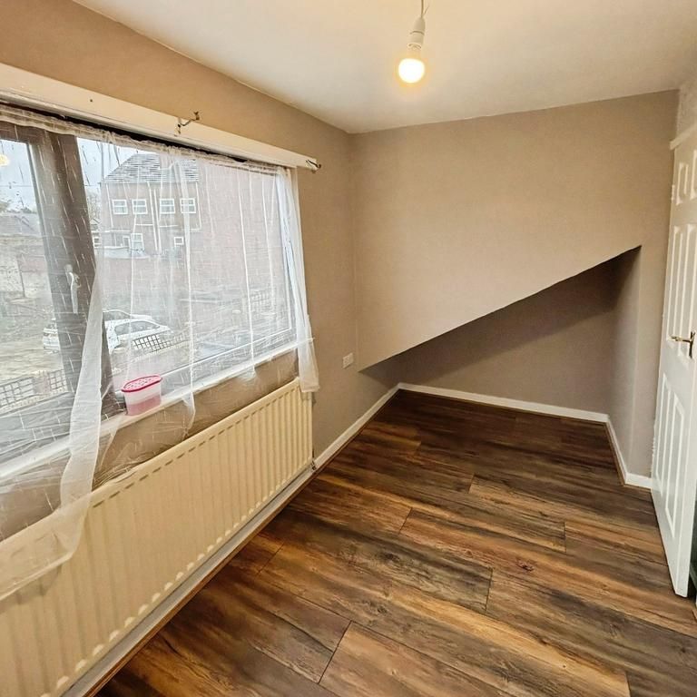 2 bedroom end of terrace house to rent - Photo 1