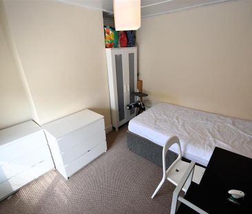 4 bedroom property to rent - Photo 5