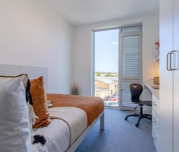 1 bedroom in a flat share to rent - Photo 3