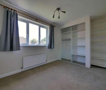 Coates, GL7 - Photo 2