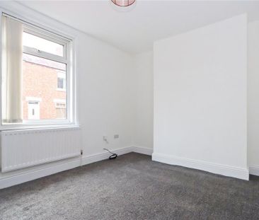 2 bedroom end of terrace house to rent - Photo 5