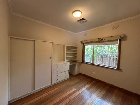 625 Elgar Rd, Mont Albert North - Photo 2
