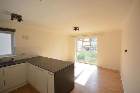 127 Stonecot Hill, Sutton, London, SM3 9HS - Photo 3