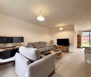 Hop Garden Road, Hook, Hampshire, RG27 - Photo 2