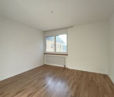 Attractive 2.5-room apartment with fireplace in a prime location - Photo 5