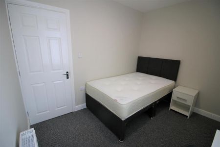 2 bedroom private hall to rent - Photo 5