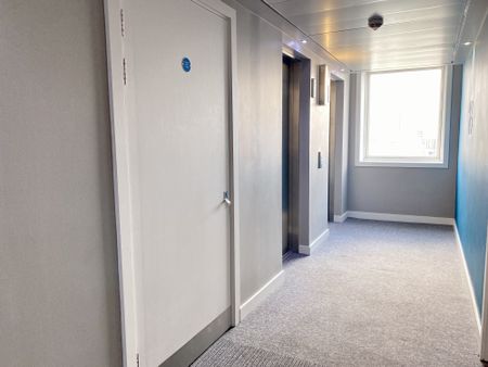 94 The Quays, Salford Quays, SALFORD - Photo 2