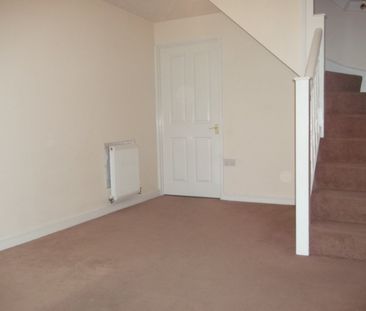 2 bed Semi-Detached - To Let - Photo 4