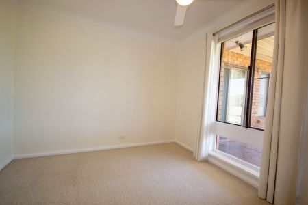 STUNNING RIVER VIEWS & SPACIOUS FAMILY LIVING - Photo 4