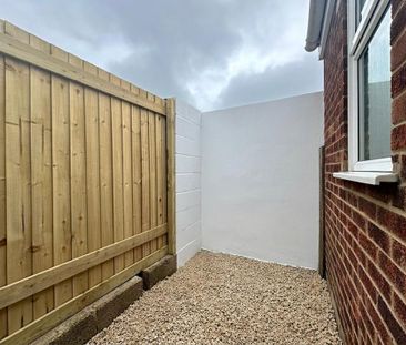 2 bedroom terraced house to rent - Photo 6