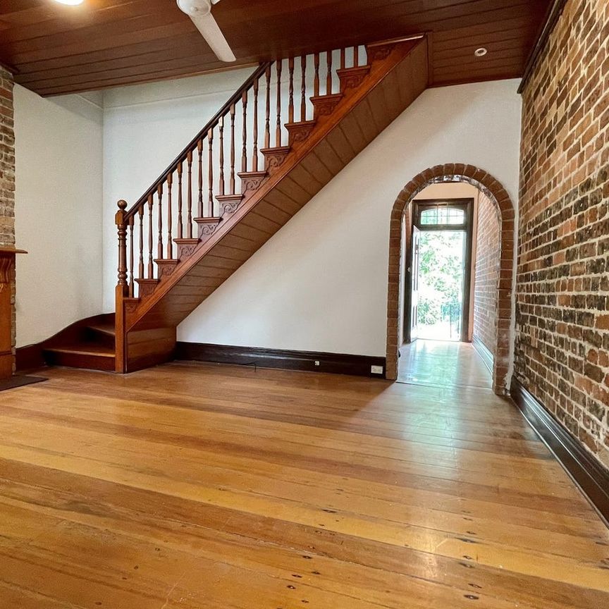 THREE BEDROOM TERRACE IN A PEACEFUL LOCATION - Photo 1