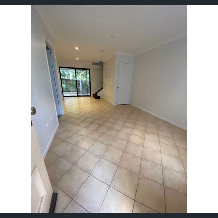 Spacious & Private! Convenient Location! - Photo 1