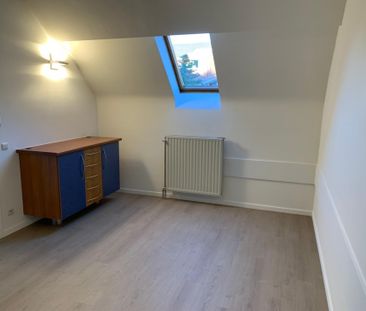 VERZORGD DUPLEX-APPARTEMENT MET EEN RUIME SLAAPKAMER EN AUTOSTANDPLAATS IN HET MOOIE ZUTENDAAL ! - Foto 2