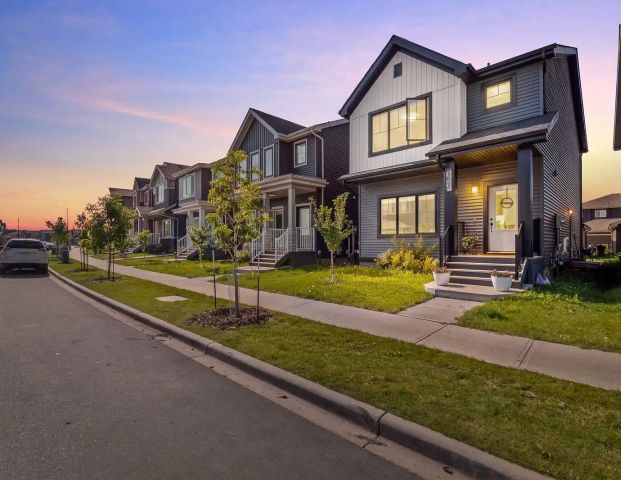 3 Bed 2.5 Bath Upper level with double car garage — 3 Bedrooms+ Den House - Photo 1