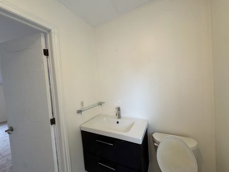 For Lease - 32 Ward Drive Unit# Upper, Barrie, Ontario - Photo 4