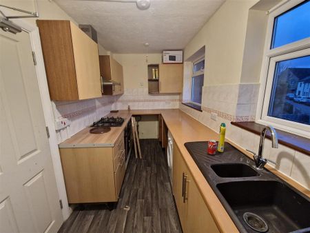 2 bedroom maisonette to rent - Photo 4