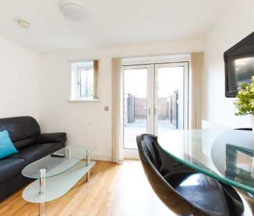 1 bedroom in a flat share to rent - Photo 5