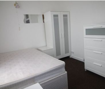 6 Bed Student Accommodation - Photo 4