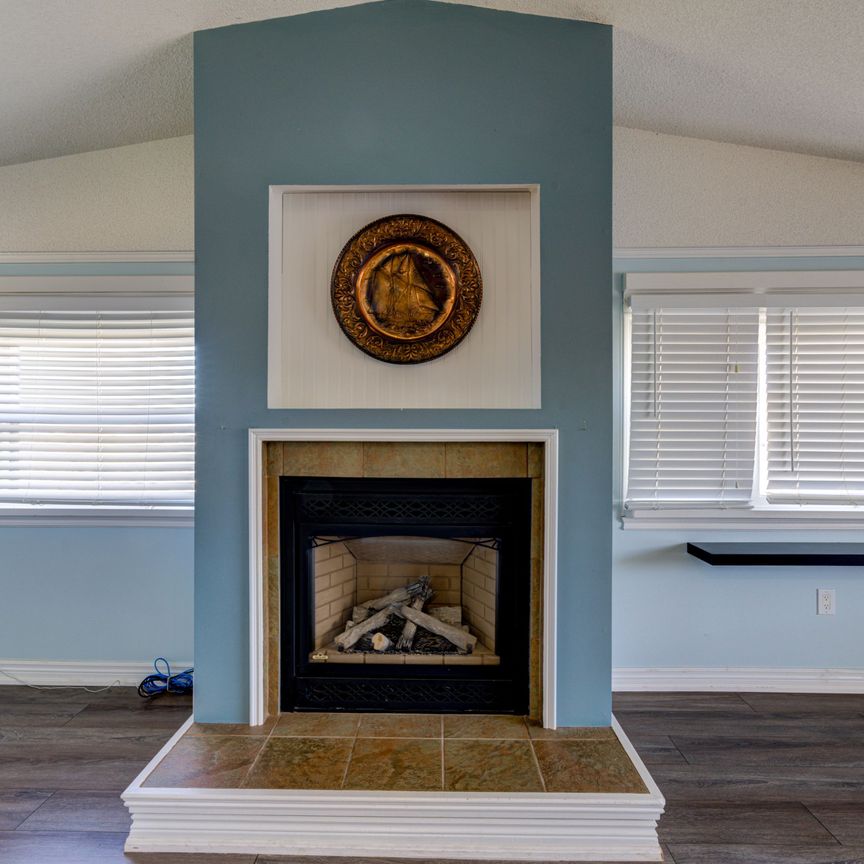 For Lease - 15 Willow Street, Wasaga Beach, Ontario - Photo 1