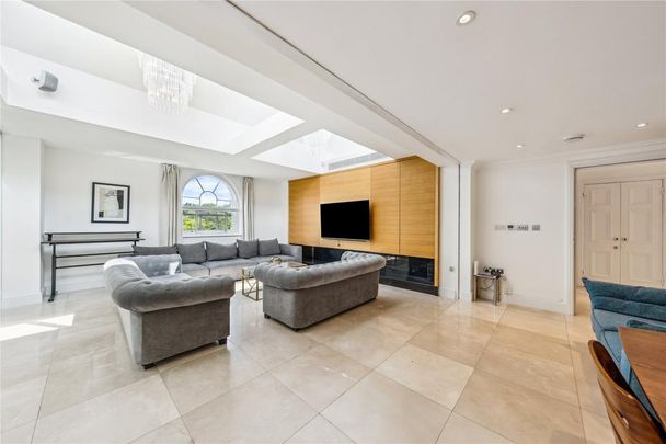 4 bedroom flat to rent - Photo 1