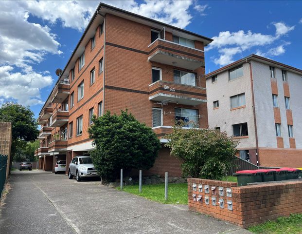 For Rent: Spacious 2-Bedroom Unit in Prime Location! Conveniently Located Near Shops & Train Station - Photo 1