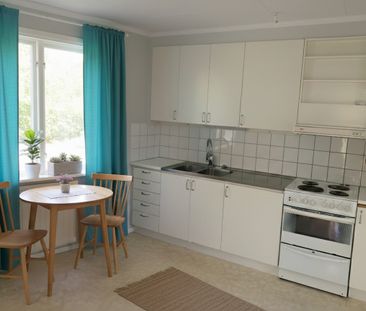 Otteshagen: Mysig nymålad naturnära tvåa en trappa upp - Photo 4