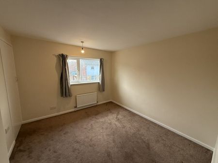 Jermyn Close, Cambridge £1,600 pcm ⓘ The monthly or weekly payment required by the landlord. Read our glossary page , 3 bedrooms, mid terrace house, to let * Tenant info - Photo 5