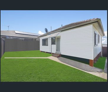 TWO BEDROOM GRANNY FLAT! - Photo 2