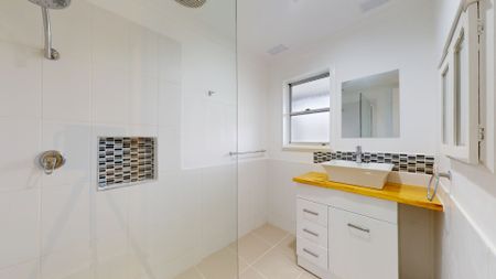 82 Jacaranda St, West Albury NSW 2640 - House For Rent | Domain - Photo 5