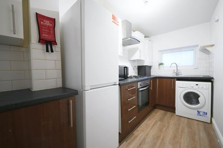 Room in a Shared Flat, Court St, E1 - Photo 5