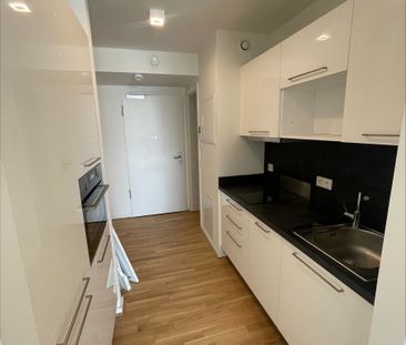 Moderne 1-Zimmerwohnung im 2. OG mit Aufzug und Stellplatz! - Foto 1