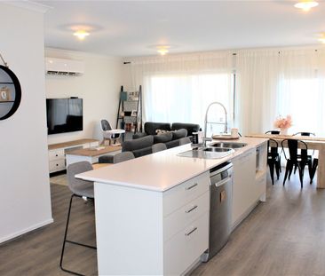 3 BEDROOM FAMILY HOME IN GREAT LOCATION - Photo 4