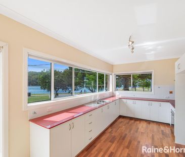 TOP FLOOR APARTMENT IN PRIME POSITION! - Photo 3